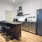 Loft Directly Next To Oktoberfest And Downtown